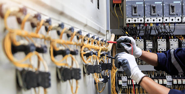 Professional Electrician technician working in Smithville, MO